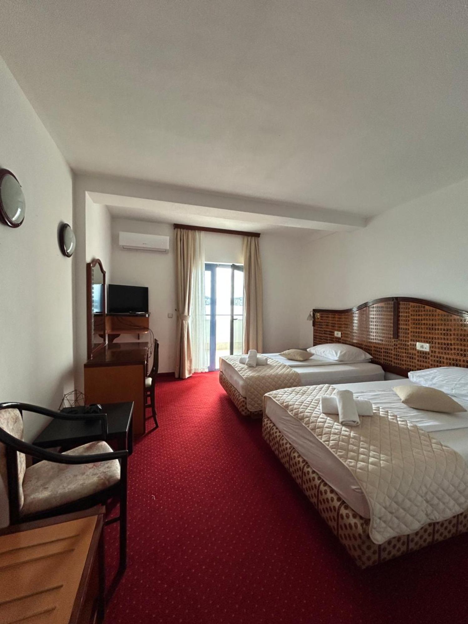 Hotel Bavaria Trogir Donji Seget Exterior foto