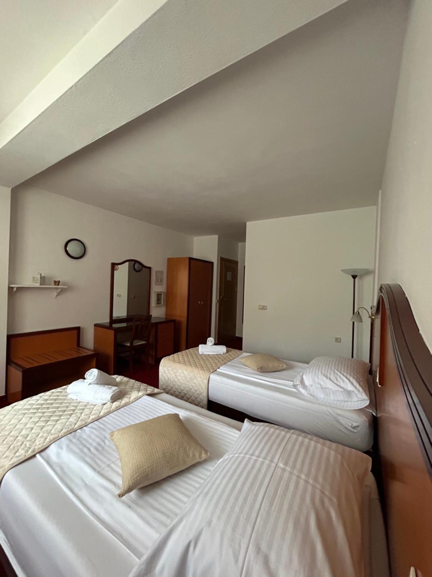 Hotel Bavaria Trogir Donji Seget Exterior foto